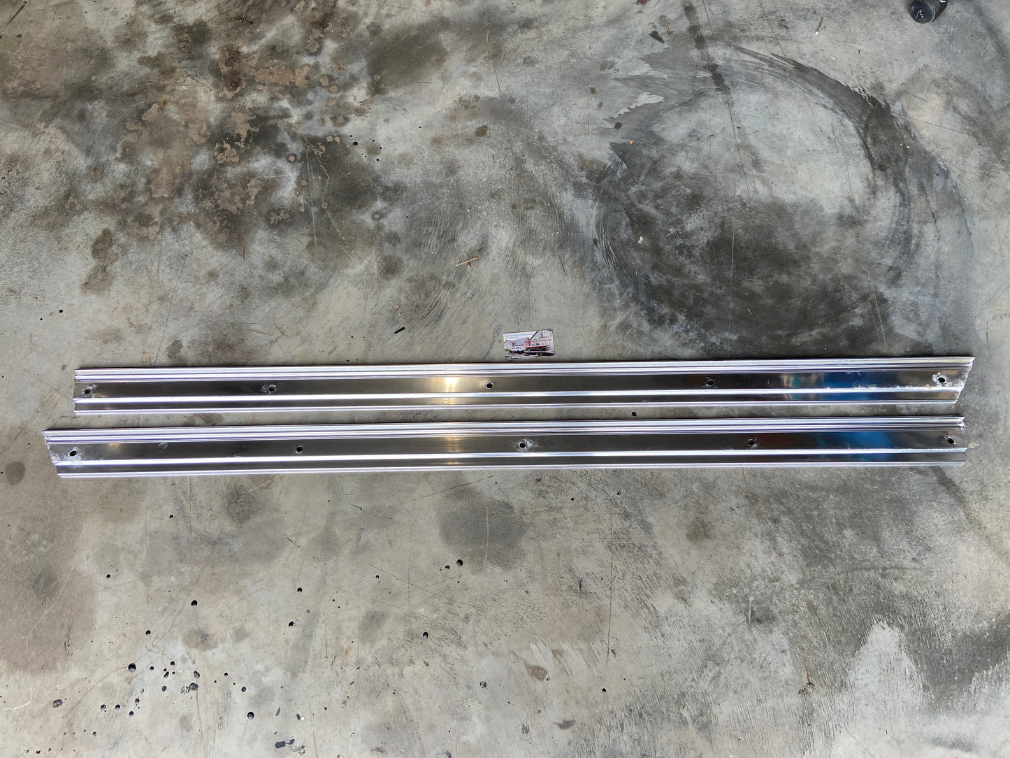 Molding, Roof Side Lower LH & RH Molding / Closure (Topper Trim)