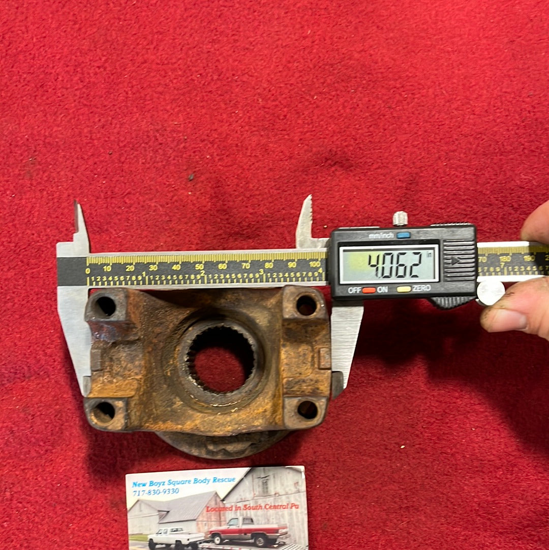 Yoke / Flange Corporate 9.5 Ring Gear Rear Axle “14 Bolt Semi Float” Part# 26016668