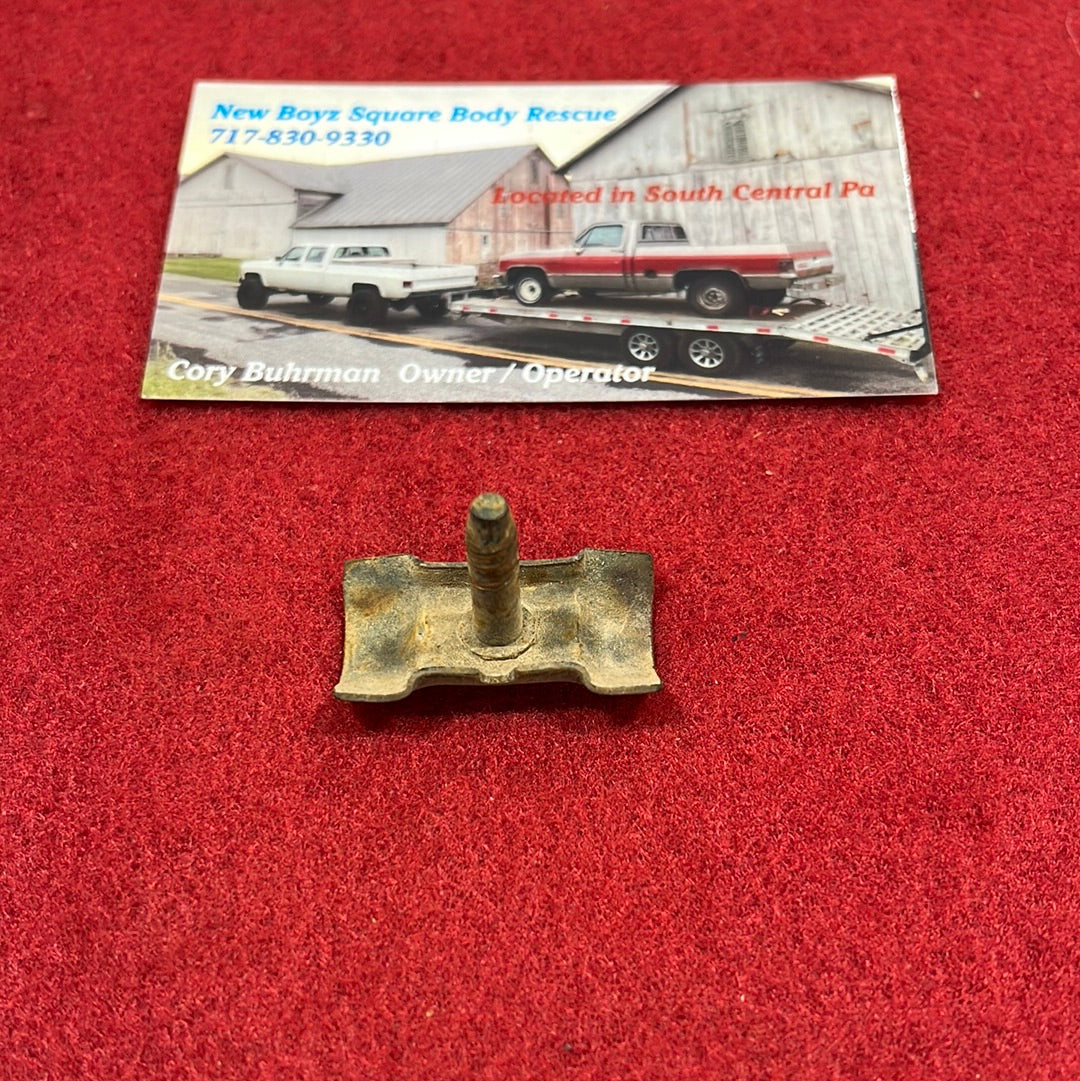 Clip, Grille Molding 1981 - 1982 (Horizontal) Attachment Clips OEM