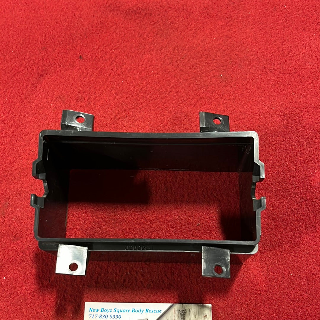 Outlet, Air Conditioning / Heater (A/C) Adapter Center Air Outlet Duct Screw Quantity 4 (7mm Head M4 Screw) Part# 6262684