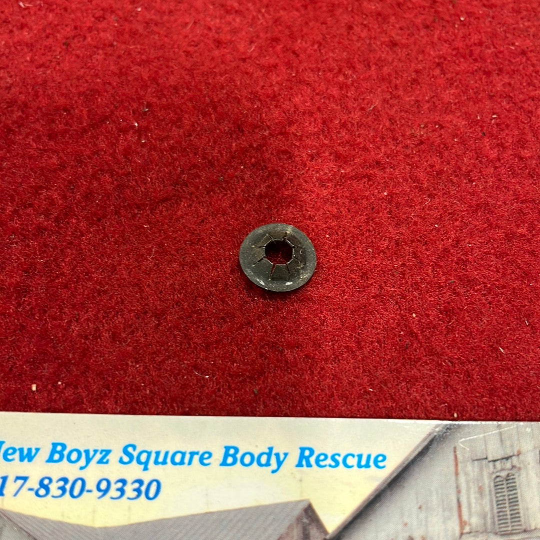 Heater / AC Cable and Vacuum Line Retainer