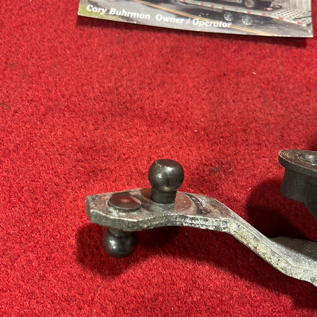 RH Wiper Arm Transmission Mount (84-91)