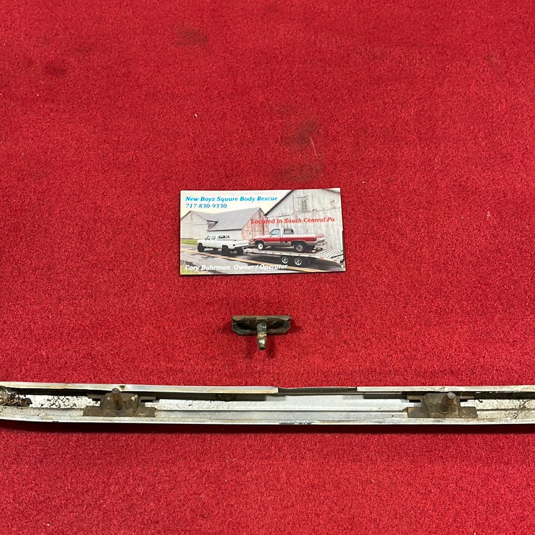 Clips, Grille Molding Fender Side Attachment Clips (Eyebrow Trim) 1983 - 1988
