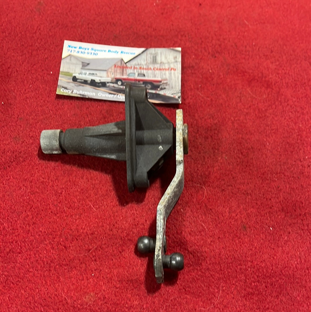 RH Wiper Arm Transmission Mount (84-91)