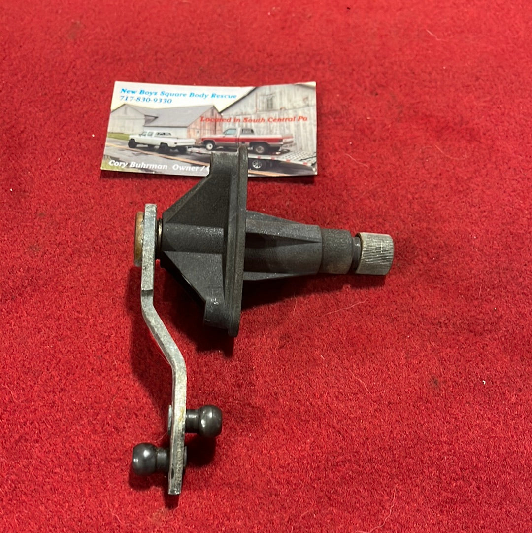 RH Wiper Arm Transmission Mount (84-91)