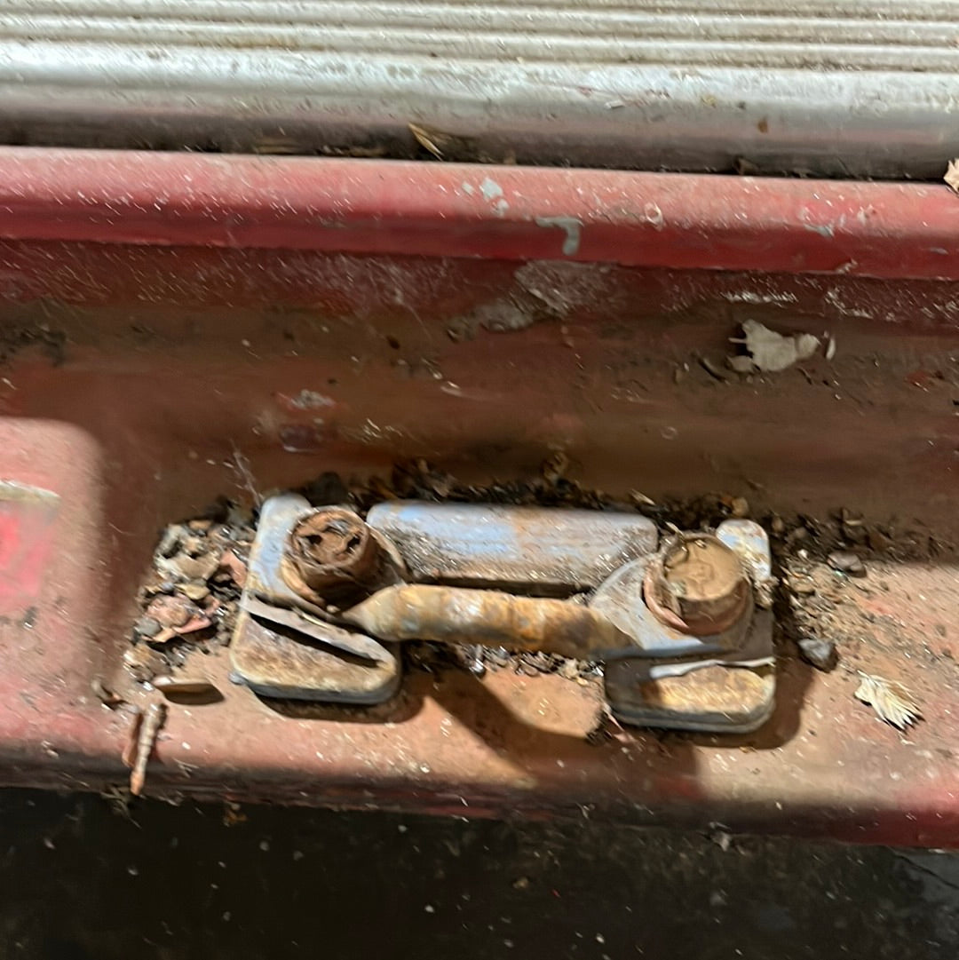 Striker, Suburban Barn Door Striker (Lesser Quality)