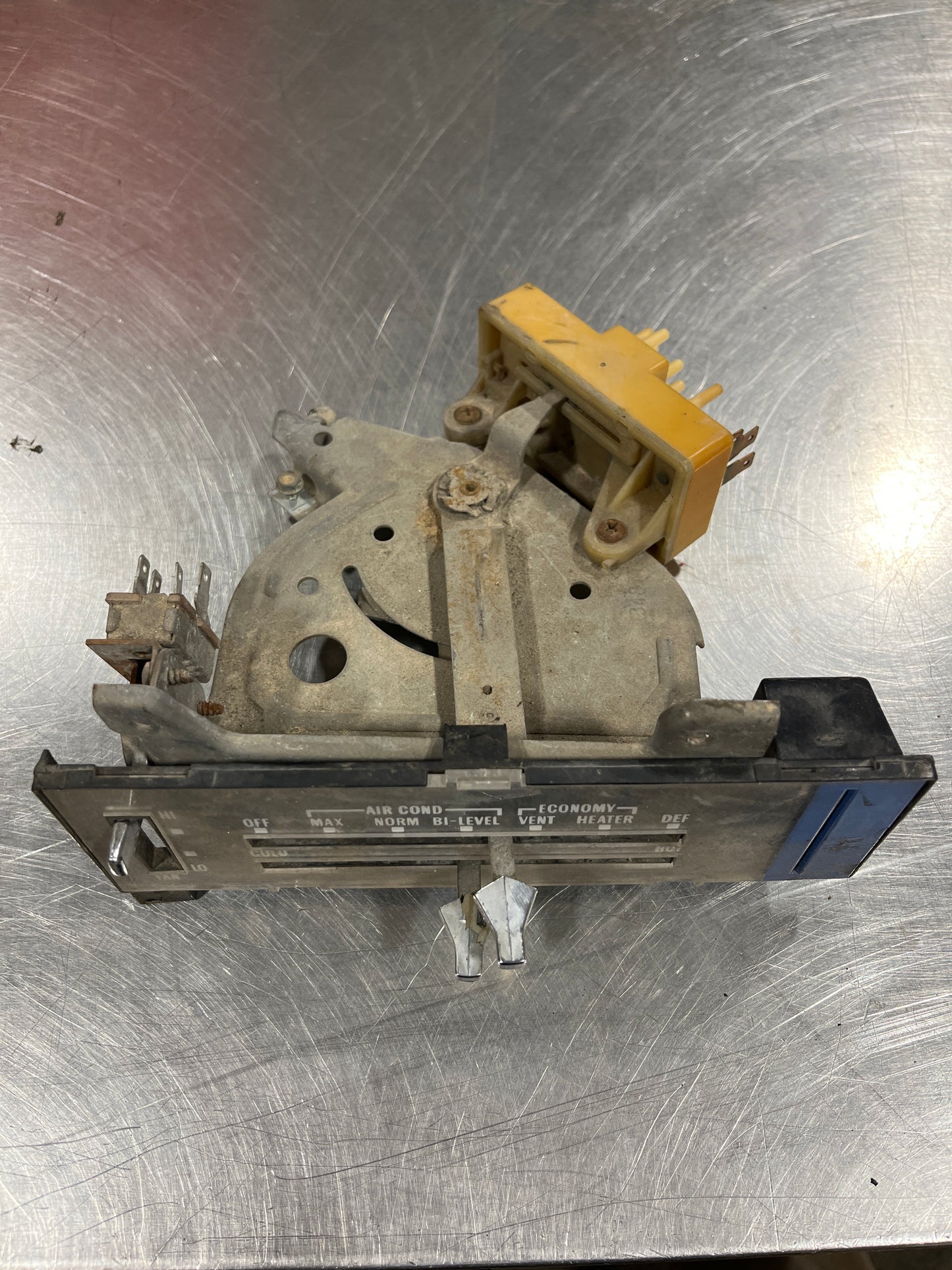 Valve, Vacuum Select Valve 1978 - 1982 (Air Conditioning) Part# 470333