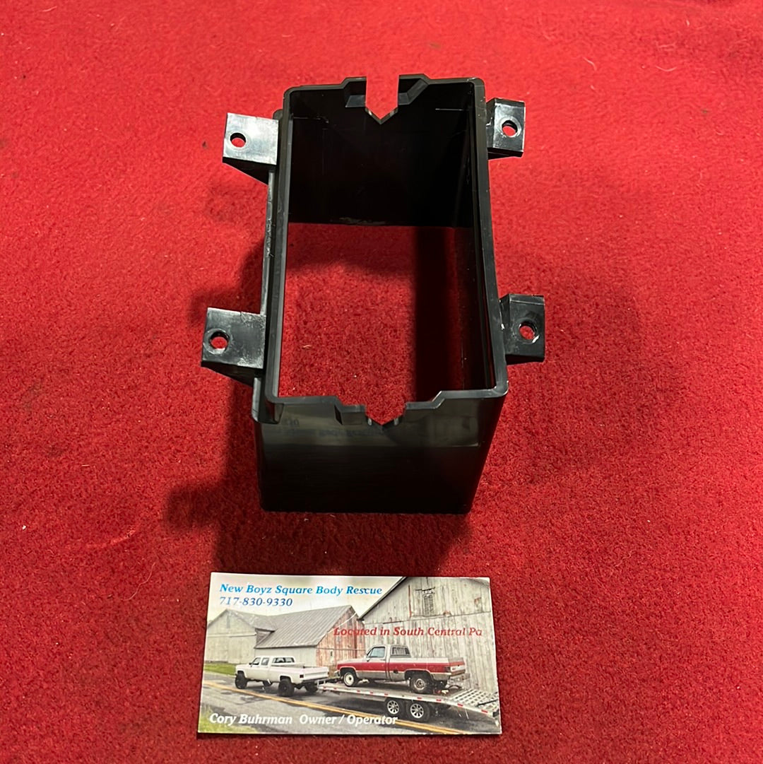 Outlet, Air Conditioning / Heater (A/C) Adapter Center Air Outlet Duct Screw Quantity 4 (7mm Head M4 Screw) Part# 6262684