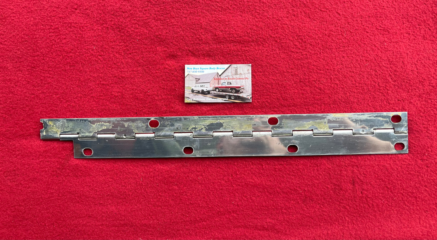 Hinge, RH Second Row Seat Cushion Hinge (Seat Back) Part# 14037168