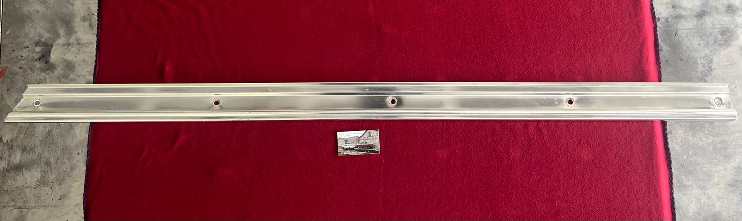 Molding, Roof Side Lower LH Molding / Closure (Topper Trim) loop