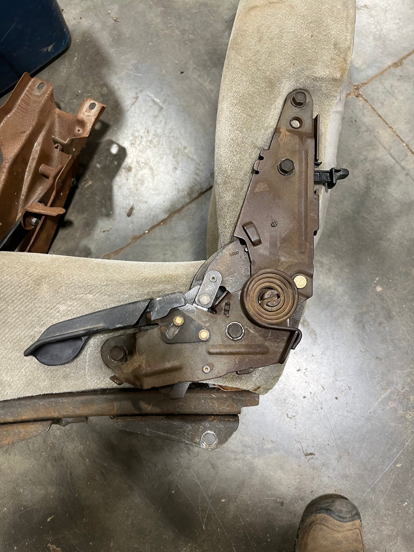 Recliner, Driver Seat Hinge With Recliner Part# 16603081