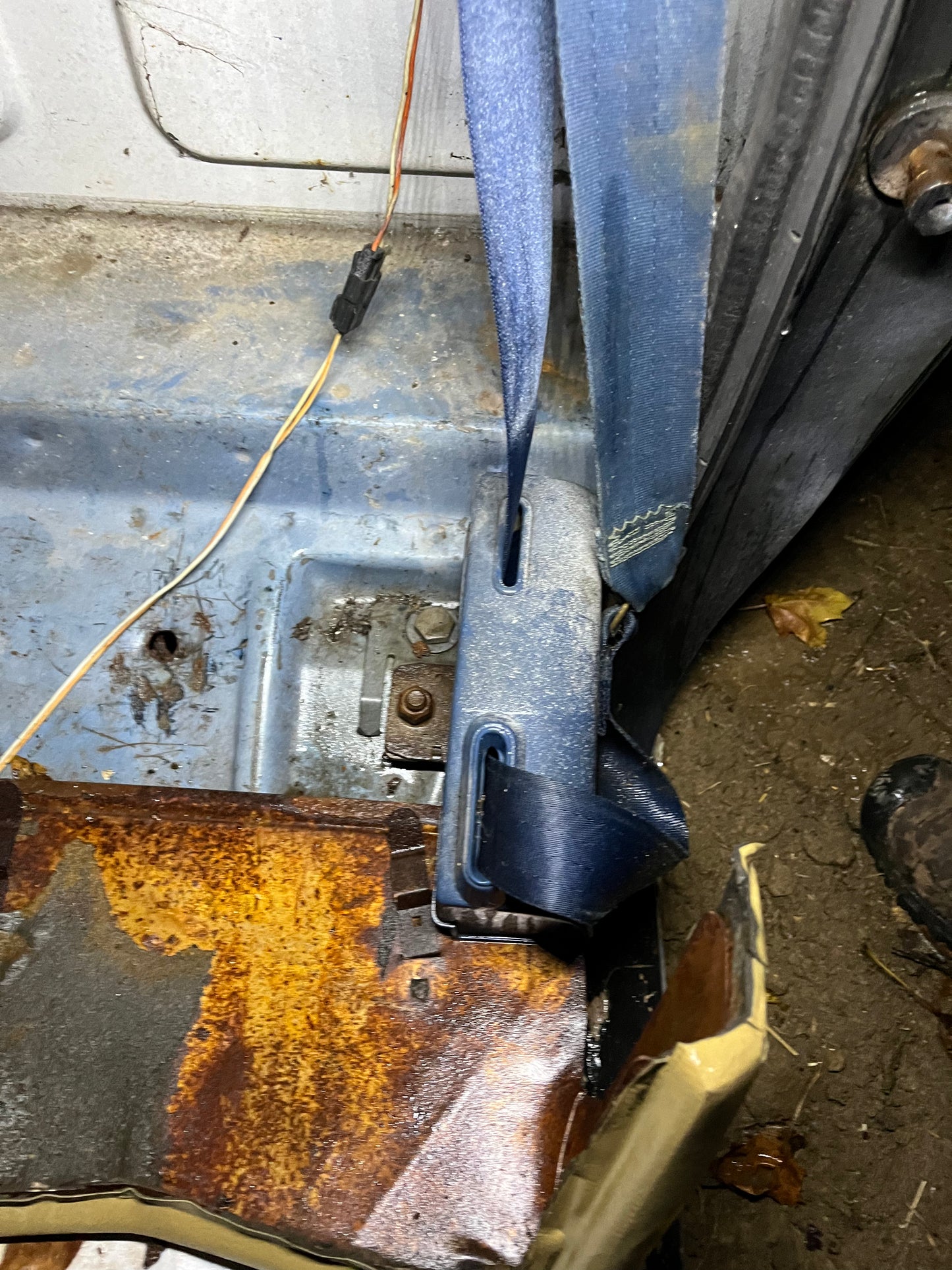 Bracket, LH Seat Belt Retractor Mount Bracket 1987-1991 Regular Cab Truck