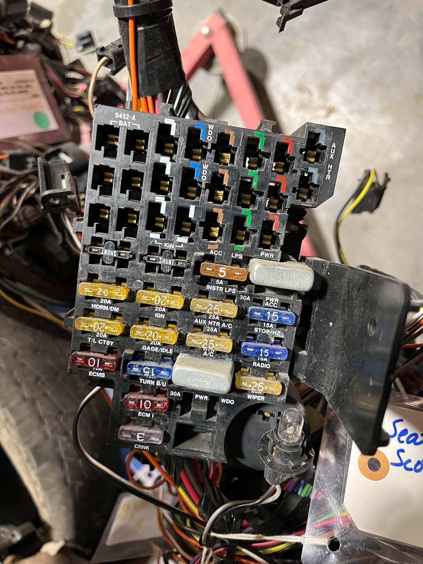 Distribution, Wiring Fuse Distribution 1985 - 1991 (Fuse Block Bare)