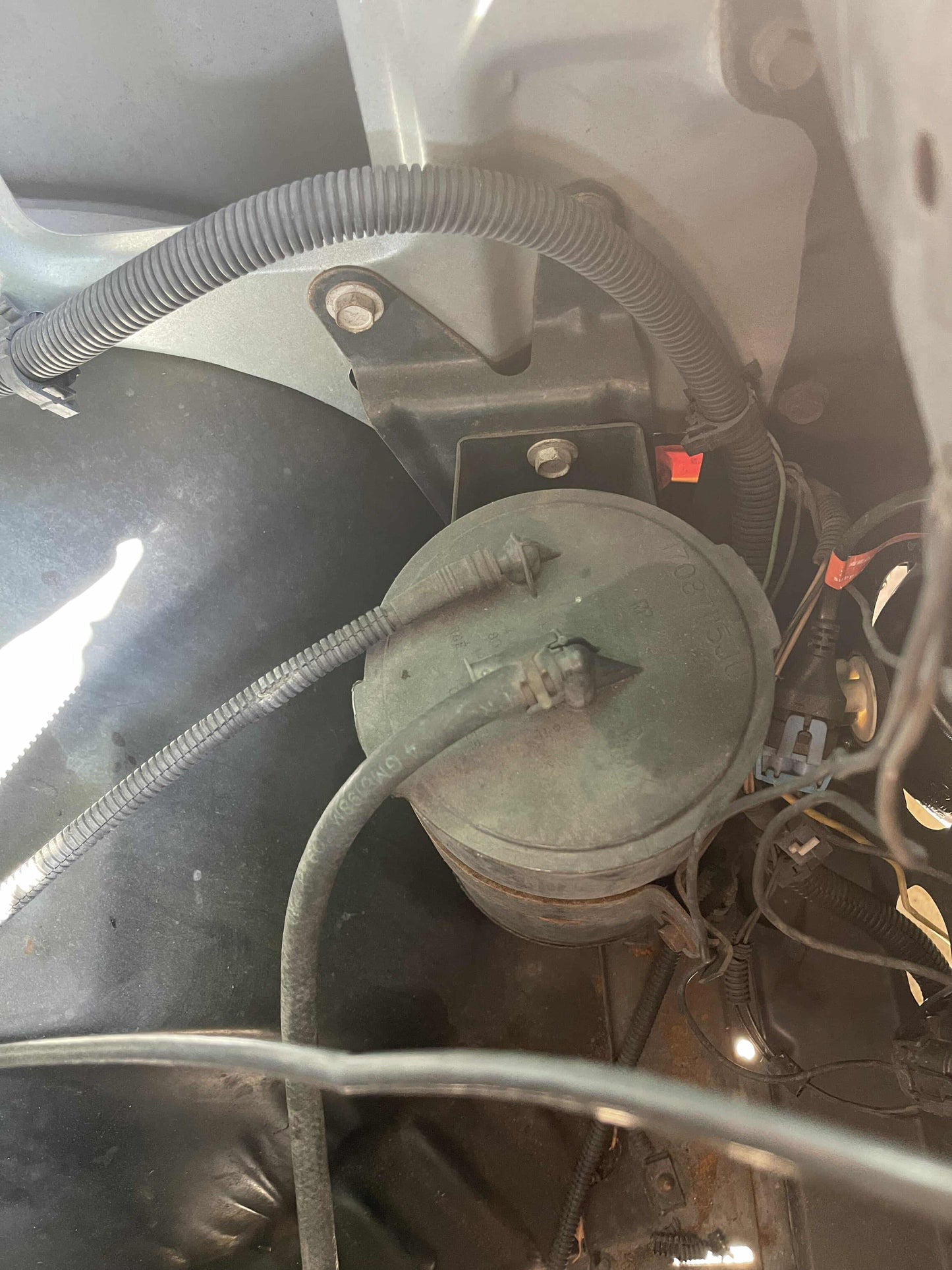 Bracket, Fuel Vapor Canister Bracket 1989-1991 (Left Fender Mounted) (Charcoal Canister)