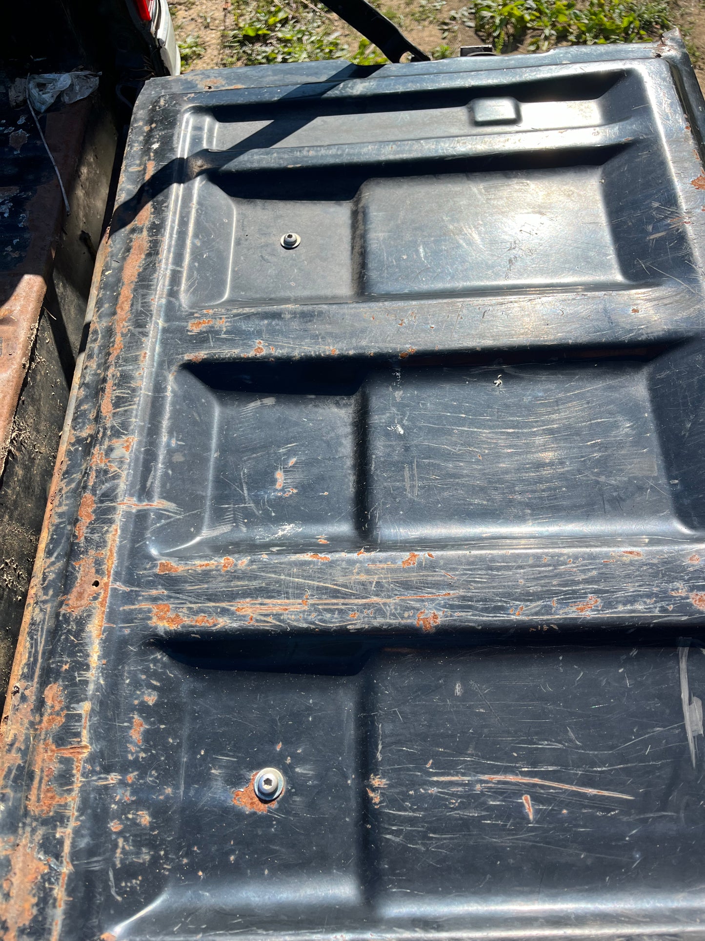 Screw, Tailgate Closure Panel Mounting Screw Phillips