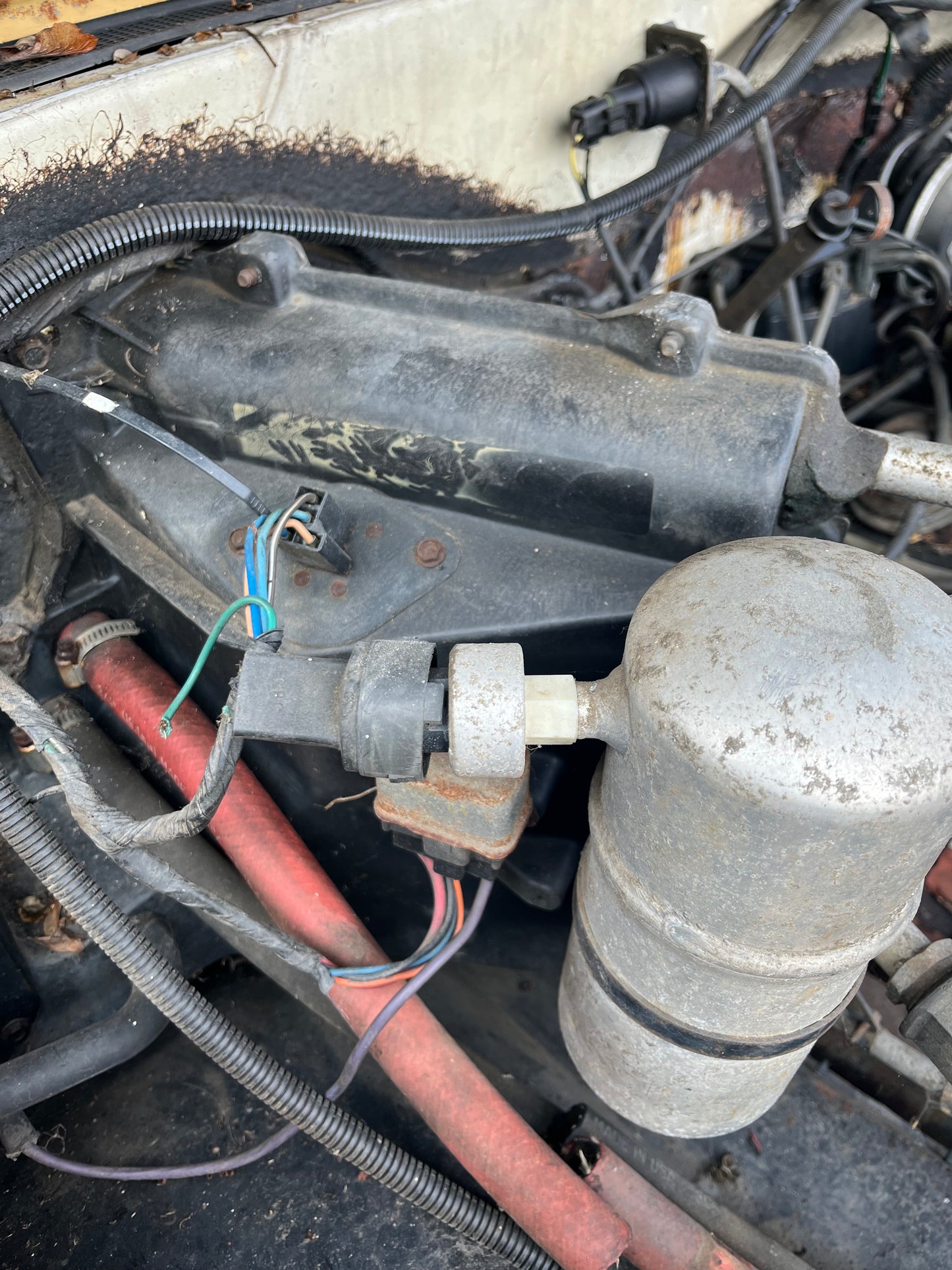 Switch, Air Conditioning / Heater (A/C) Compressor Clutch Cycle Pressure Switch (Used)