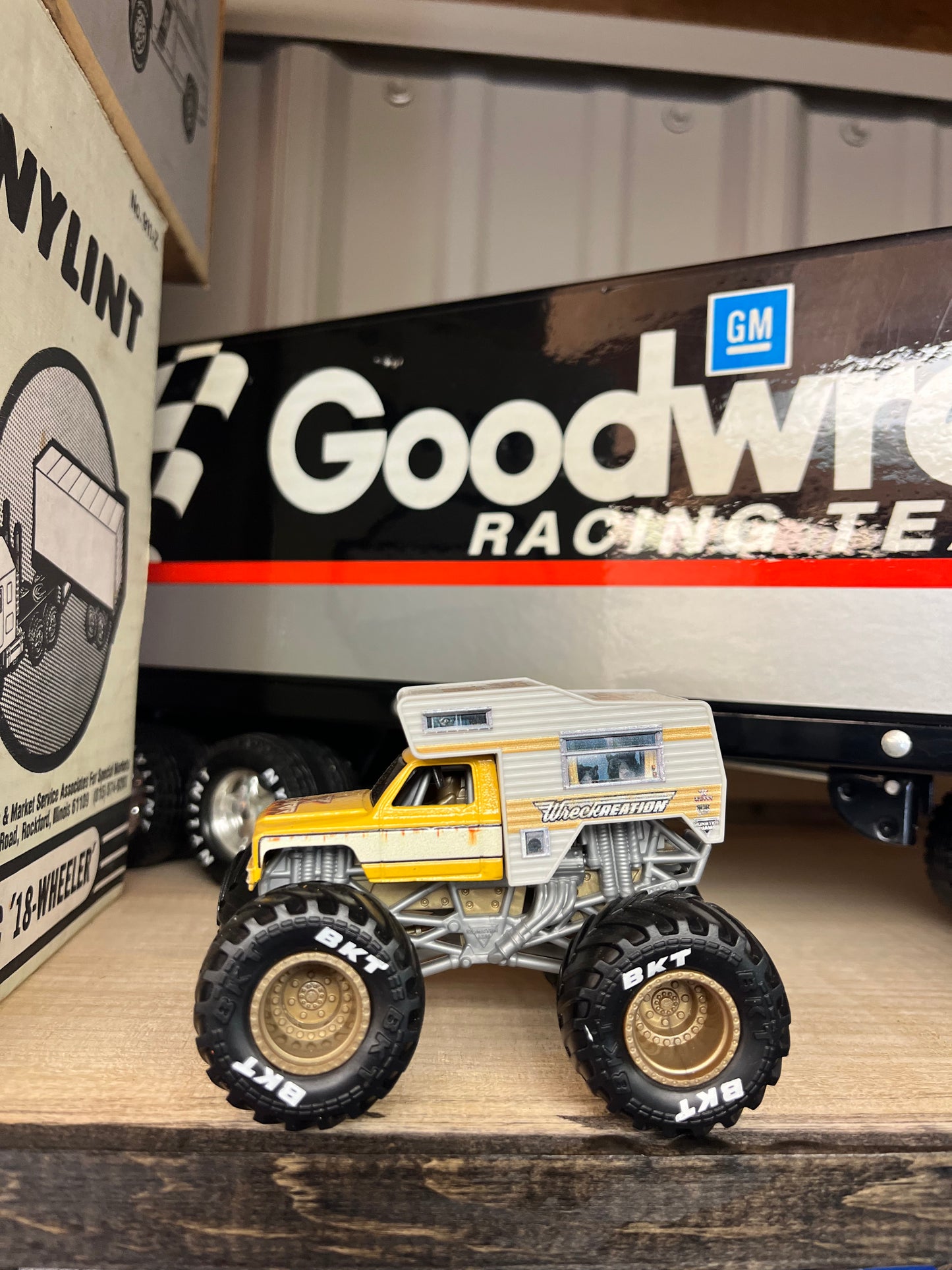 Monster Jam WreckREATION Square Body Camper