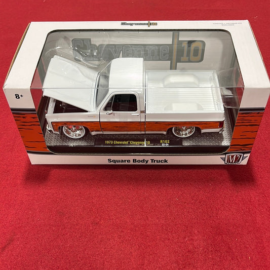 M2 1973 Chevrolet Cheyenne 10 White with Wood Grain 1:24