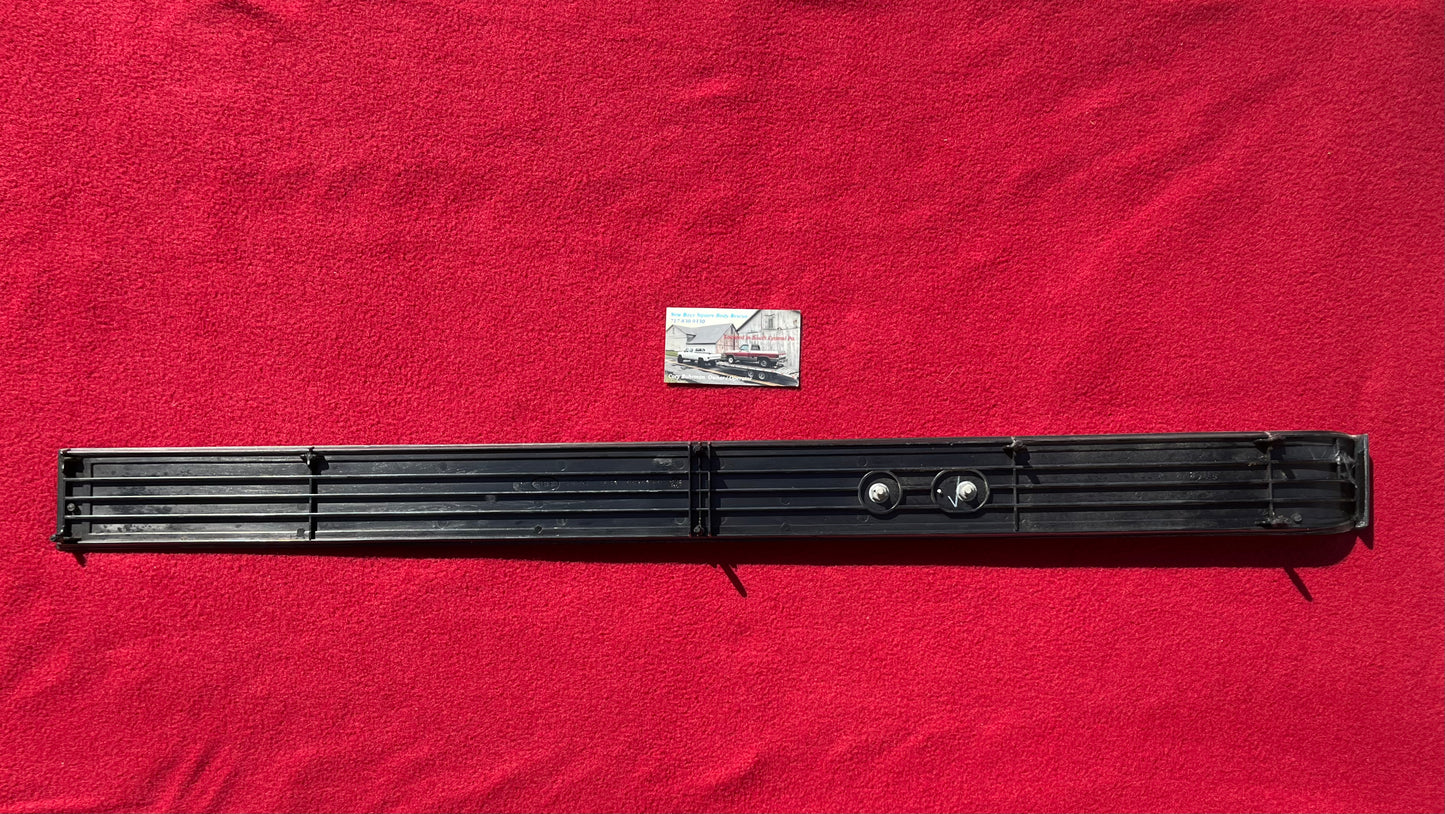 Molding, Dash Pad Molding 1981 - 1991 Non Air Conditioning RPO YE9 Part# 14023037