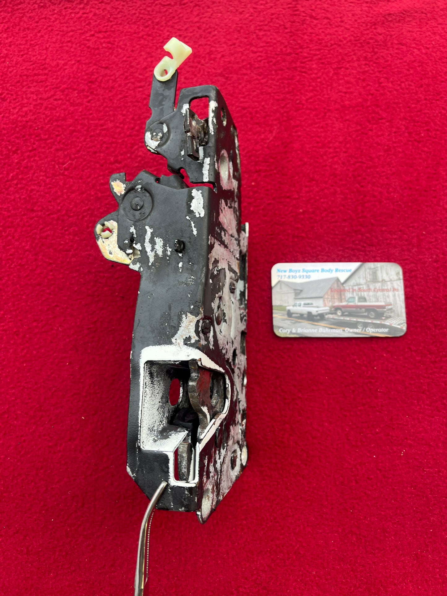 Latch, Side Door Latch Right Second Design (Plastic Clips) Part# 14039764
