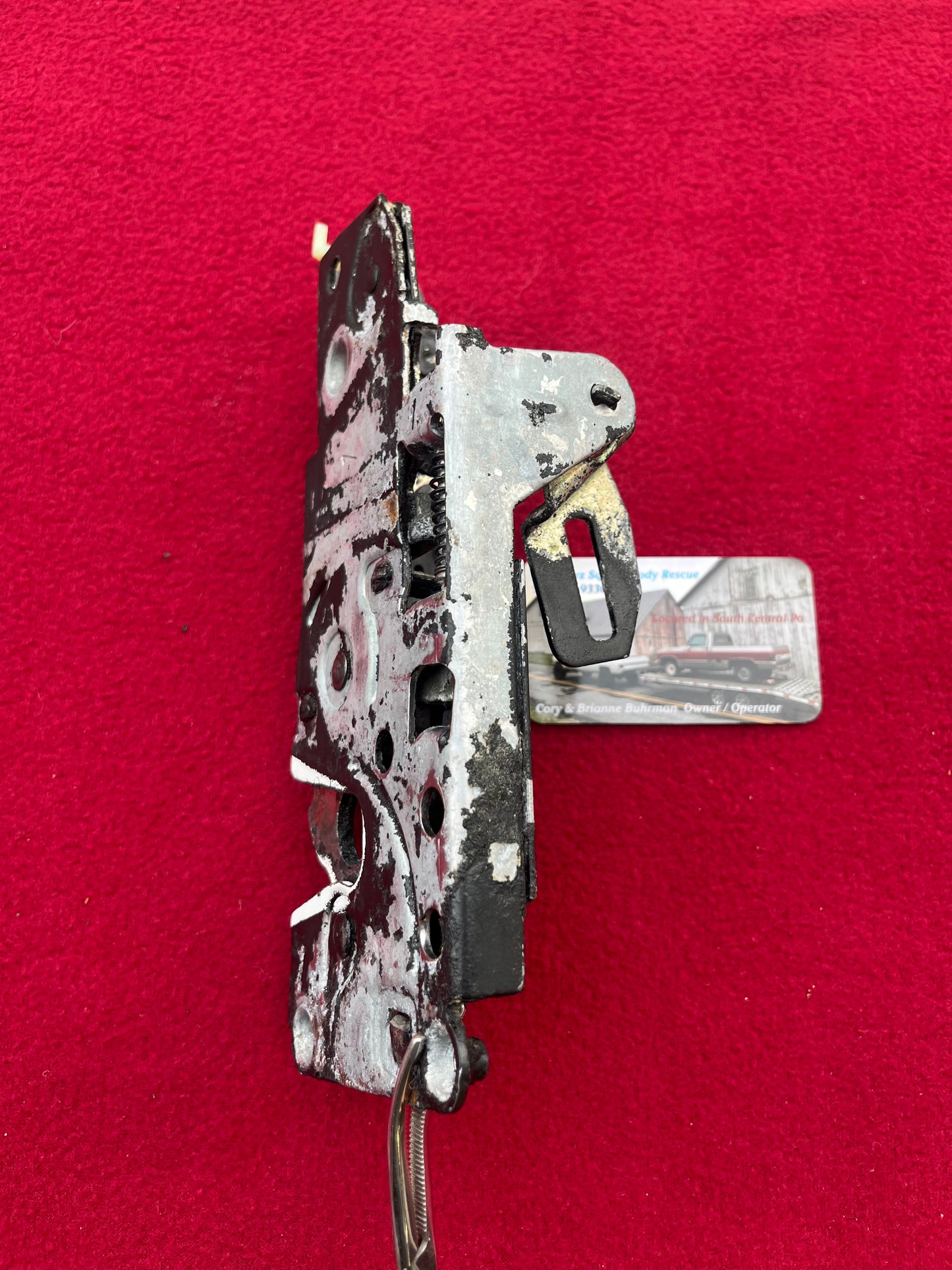 Latch, Side Door Latch Right Second Design (Plastic Clips) Part# 14039764