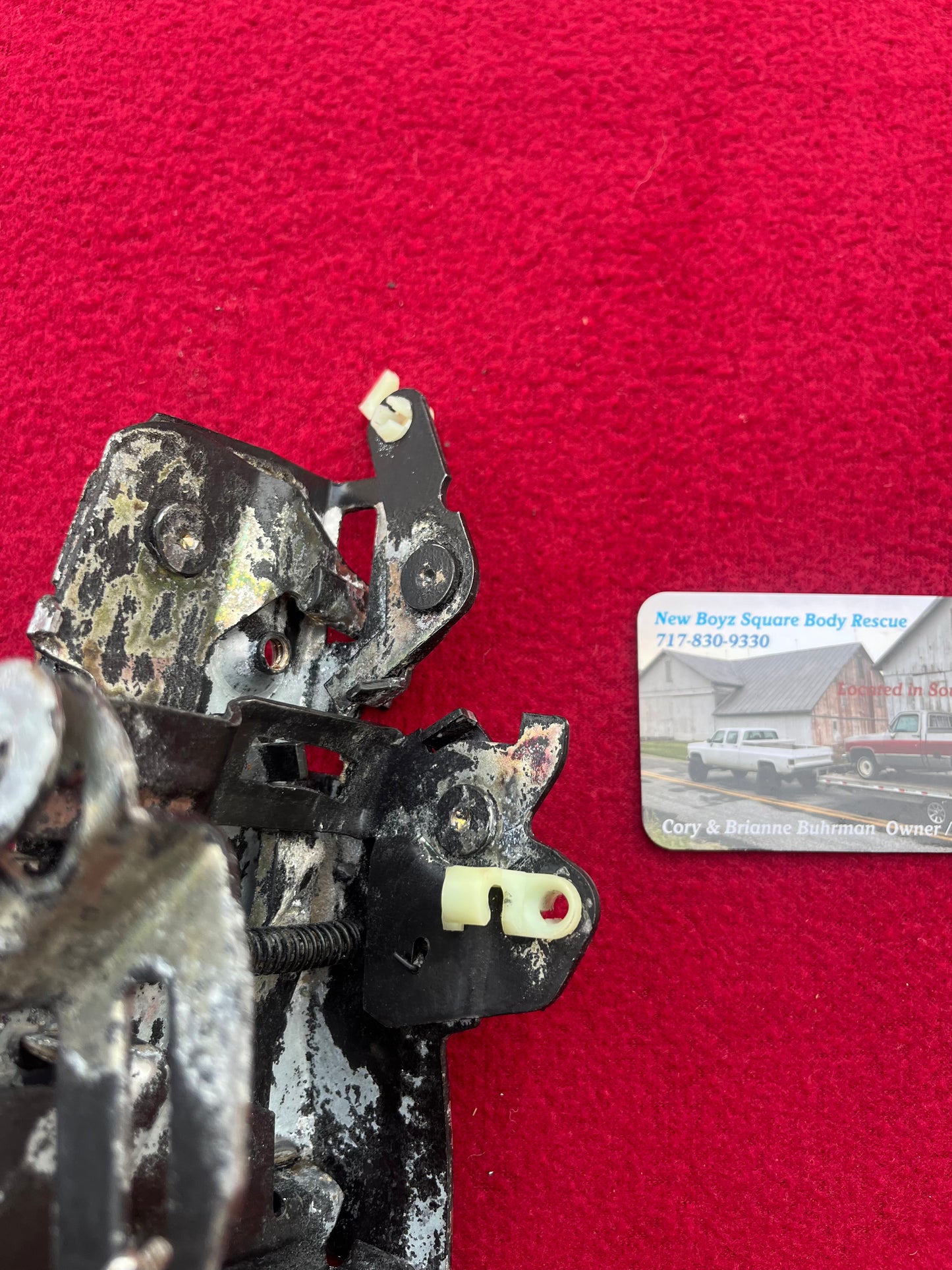 Latch, Side Door Latch Right Second Design (Plastic Clips) Part# 14039764