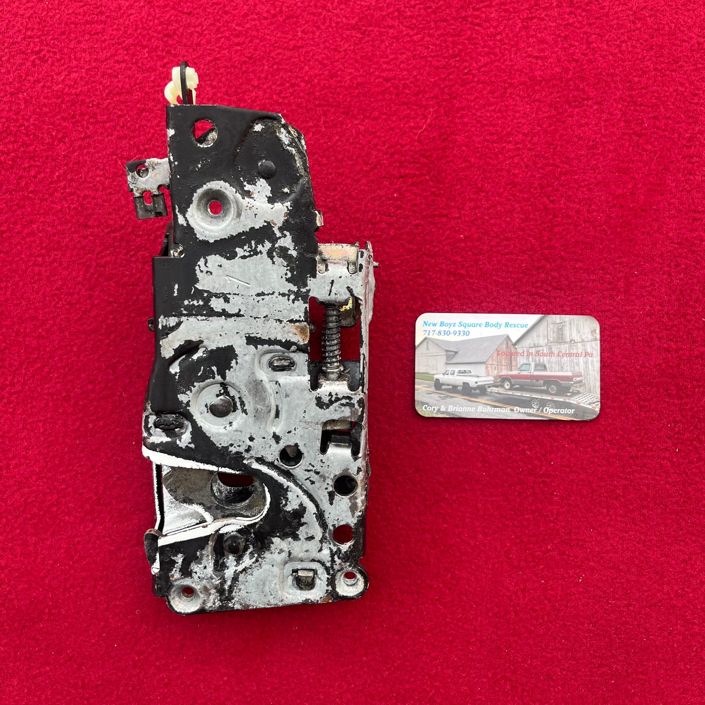 Latch, Side Door Latch Right Second Design (Plastic Clips) Part# 14039764