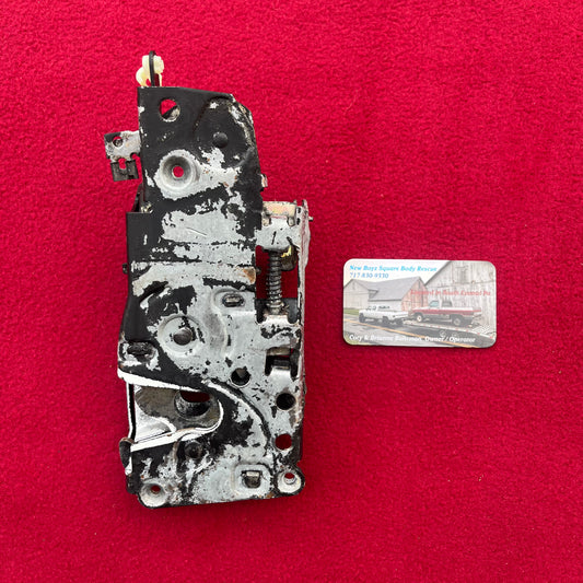 Latch, Side Door Latch Right Second Design (Plastic Clips) Part# 14039764