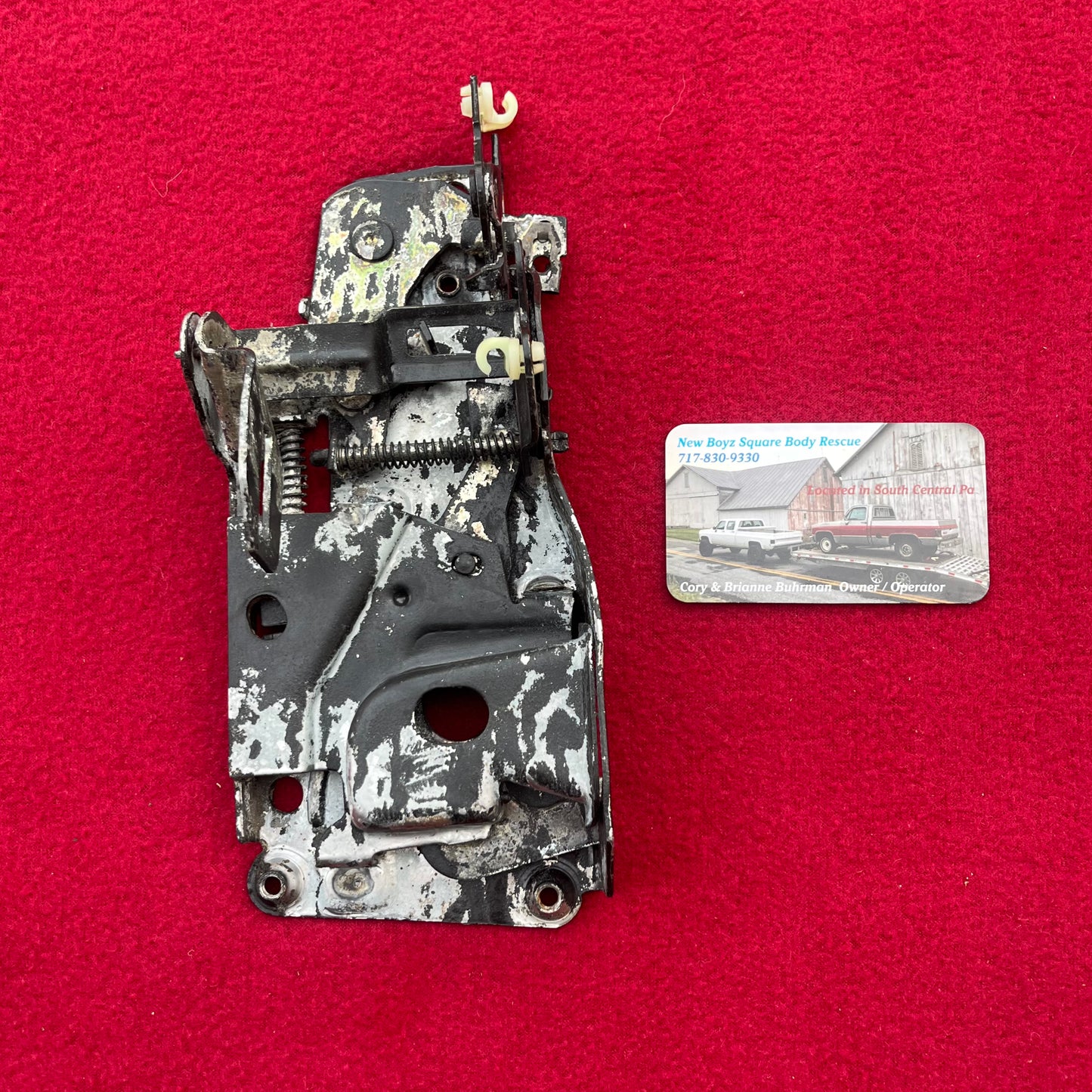Latch, Side Door Latch Right Second Design (Plastic Clips) Part# 14039764