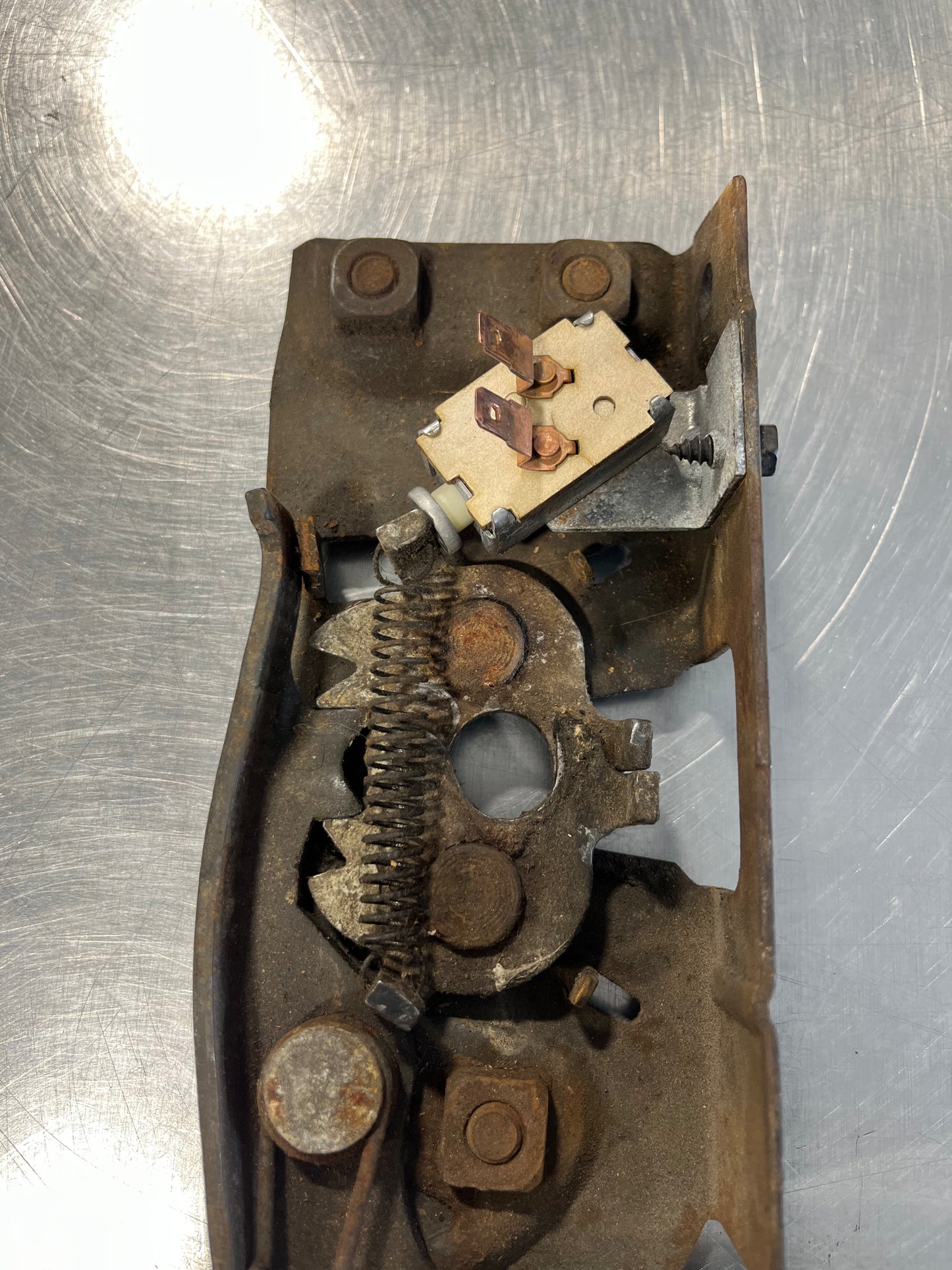 Switch, Motor Cut Out Switch Suburban End Gate